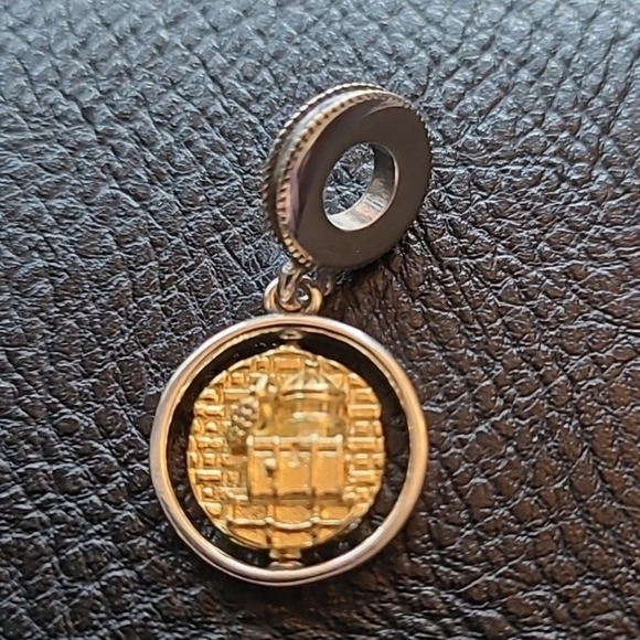 Harry Potter Double Side charm Platform 9 3/4 & Hedwig On Suitcase silver plated - Picture 3 of 4